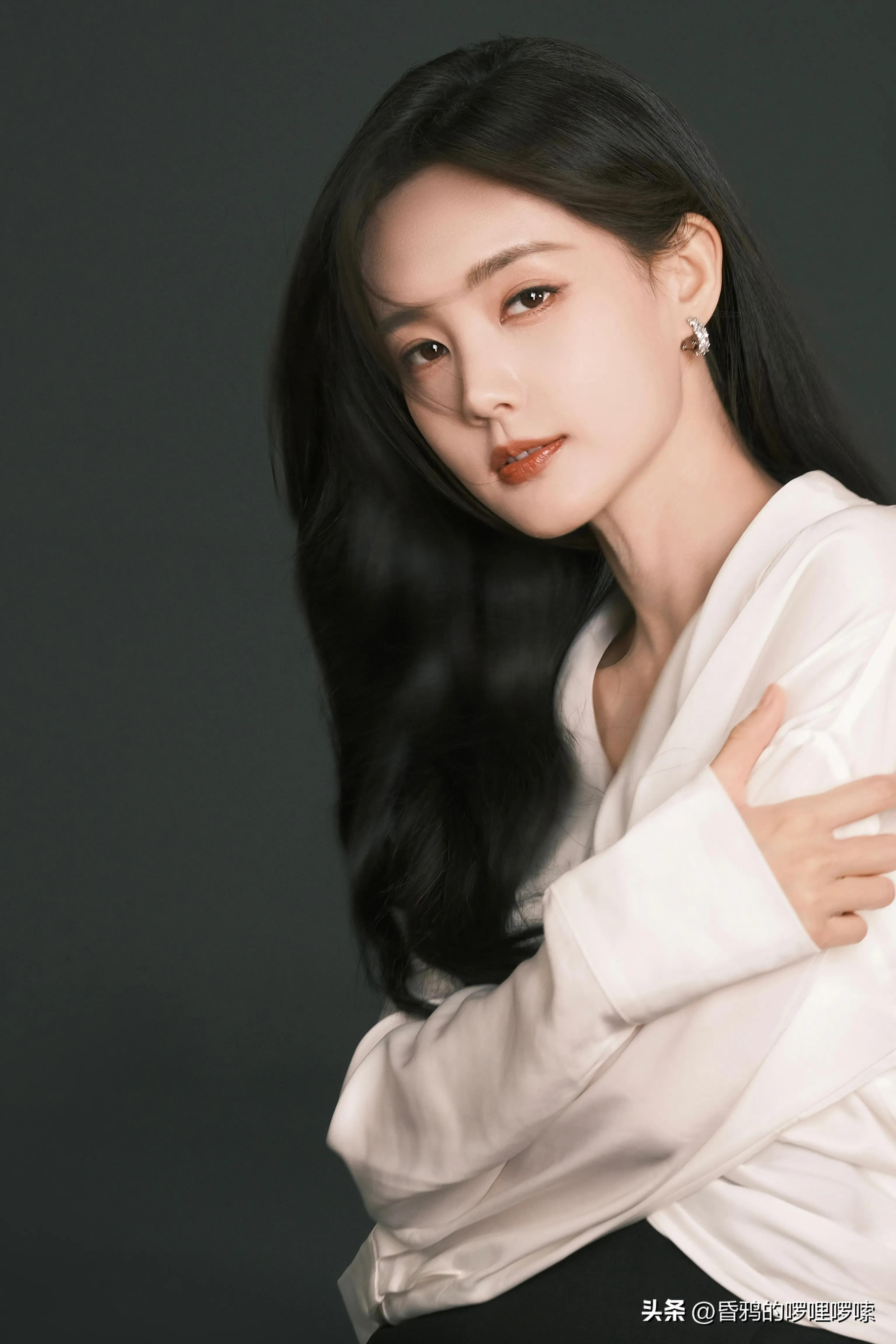 李一桐带着《不可告人》的目的来了，“体寒”能捂热吗？