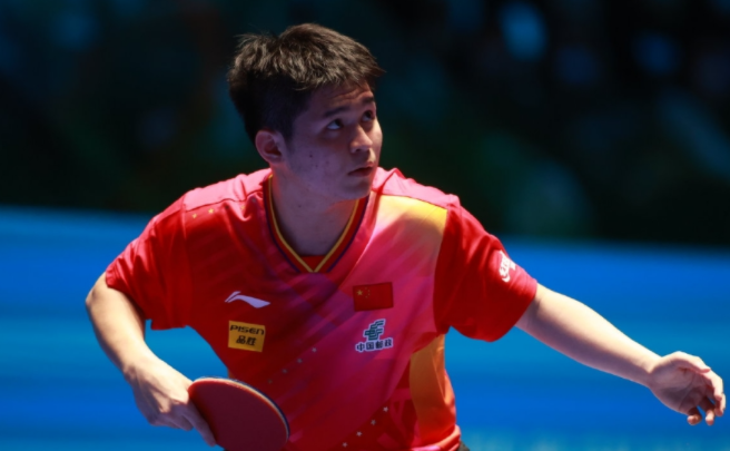 史诗级逆转！国乒小将7-10连赢5分，决胜局8-10翻盘，接班马龙