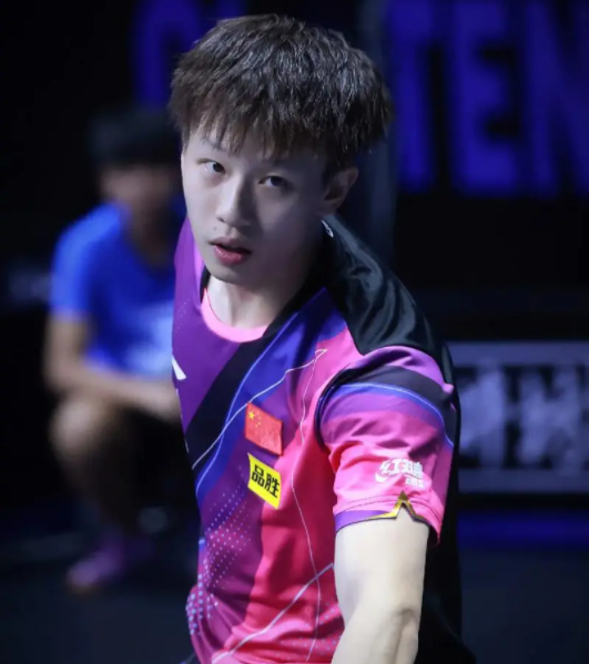 史诗级逆转！国乒小将7-10连赢5分，决胜局8-10翻盘，接班马龙