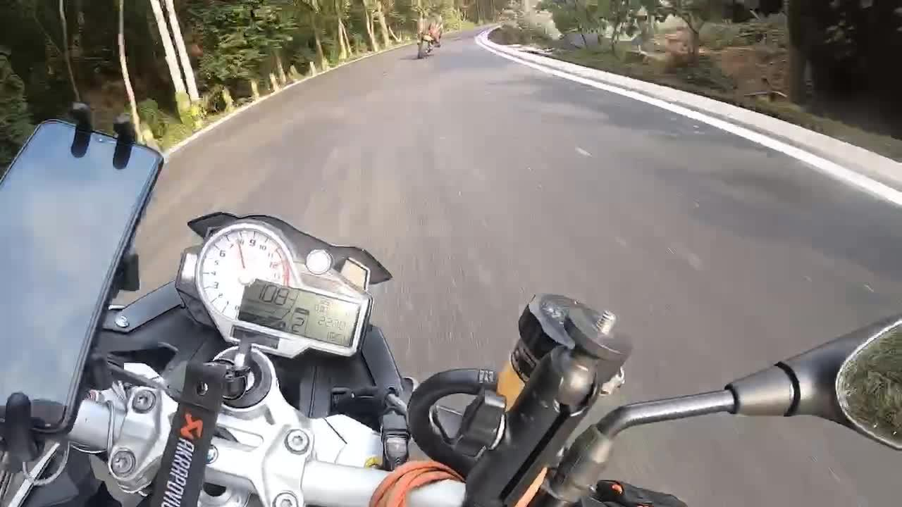 成都龙泉山成飙车圣地，被撞伤维权如蜀道难难于上青天