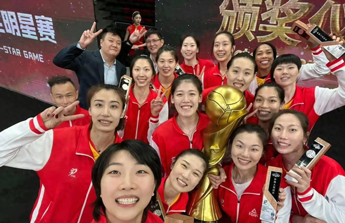 中国女排即将启程，世联赛14人名单引人关注，这份名单如何？