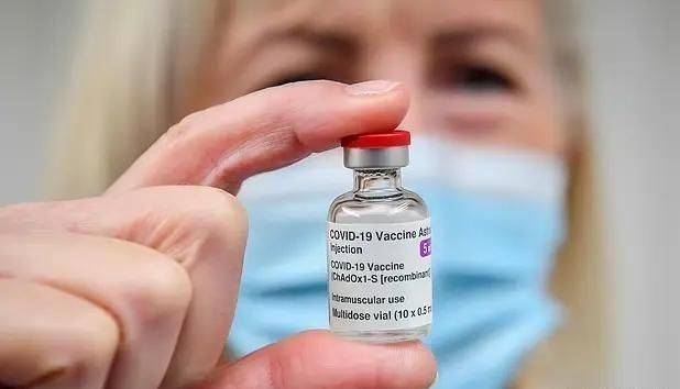 原创            新冠疫苗制药巨头阿斯利康，首次承认疫苗致命副作用，数百人死亡