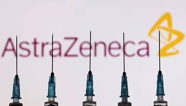 原创            新冠疫苗制药巨头阿斯利康，首次承认疫苗致命副作用，数百人死亡