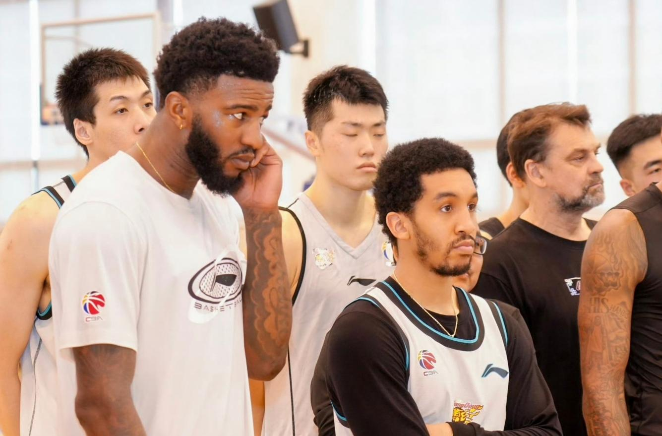 宏远雄起！百强企业强势注入资金，周琦续约解决，补强朱松玮？