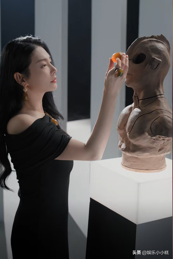 笑麻了，张雨绮连皮蛋都能代言成珠宝，我笑晕在评论区