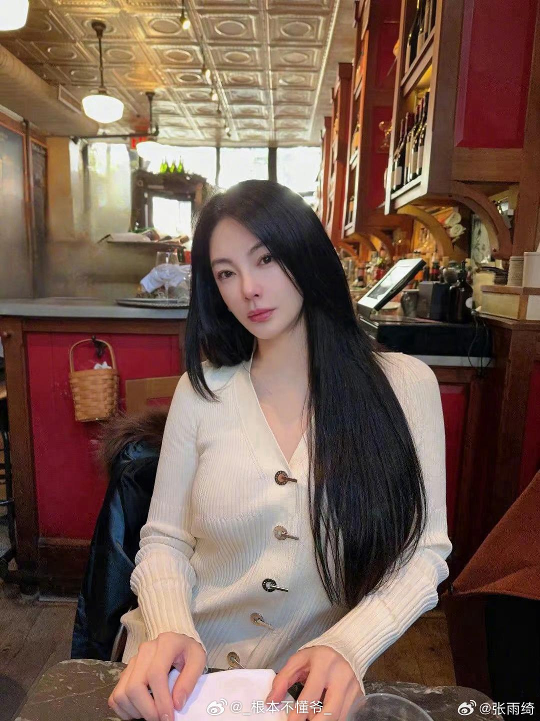 张雨绮新创意：皮蛋变身时尚项链，网友直呼‘吃不起的高级感’！