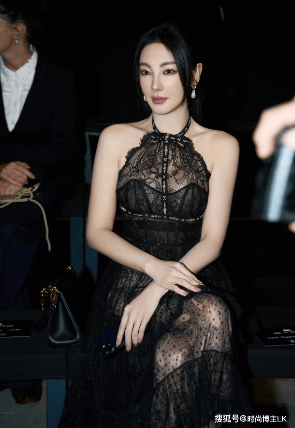 原创            张雨绮胆子也太大了！全身都是黑色蕾丝，网友：像盘丝洞的女妖精