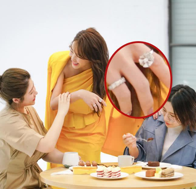 张雨绮大晒两枚鸽子蛋钻戒和一枚婚戒，疑似宣布即将嫁入豪门！