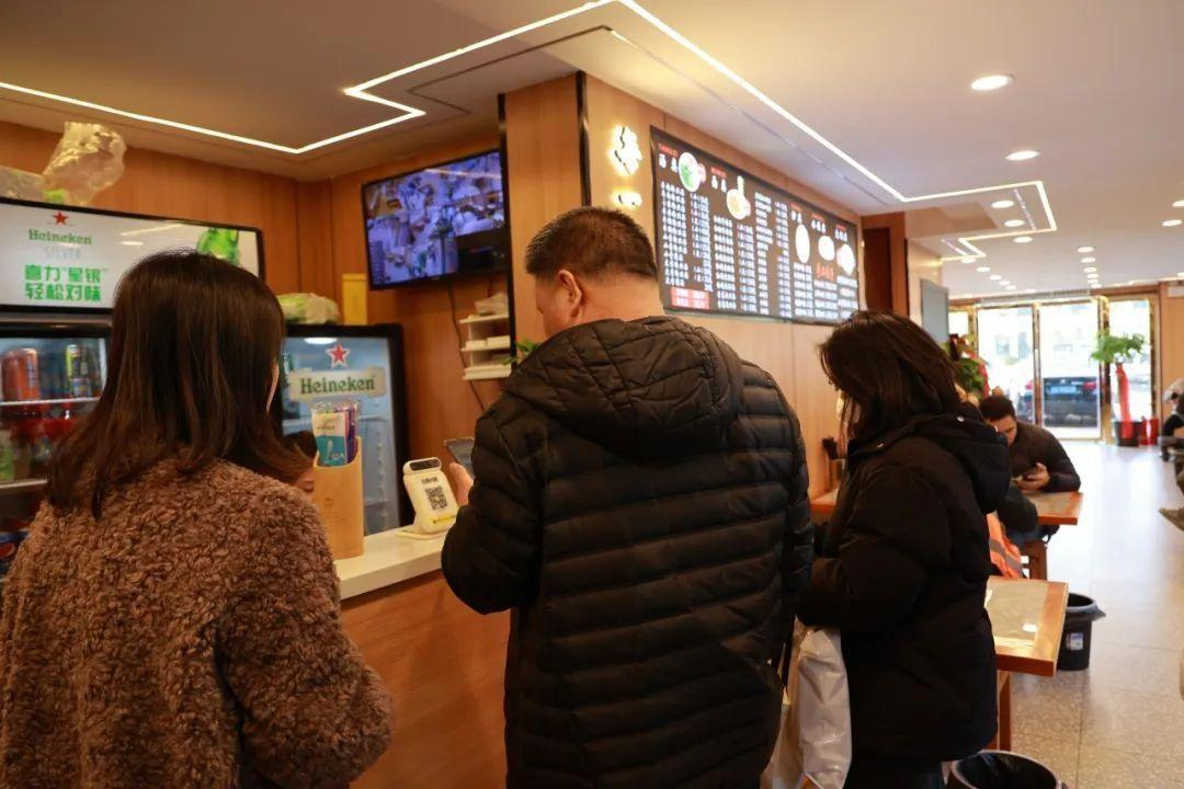 藏不住了！小巷里这几家店龄超10年的“宝藏小店”人气超旺