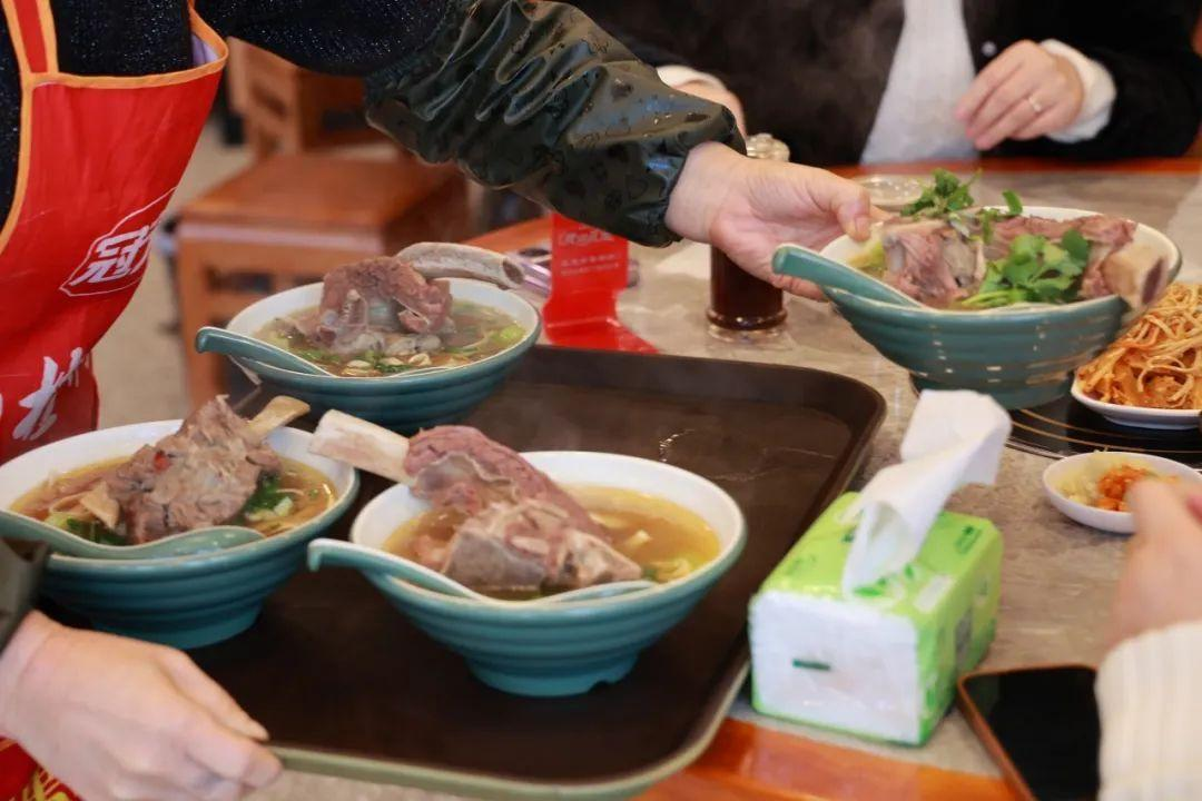 藏不住了！小巷里这几家店龄超10年的“宝藏小店”人气超旺