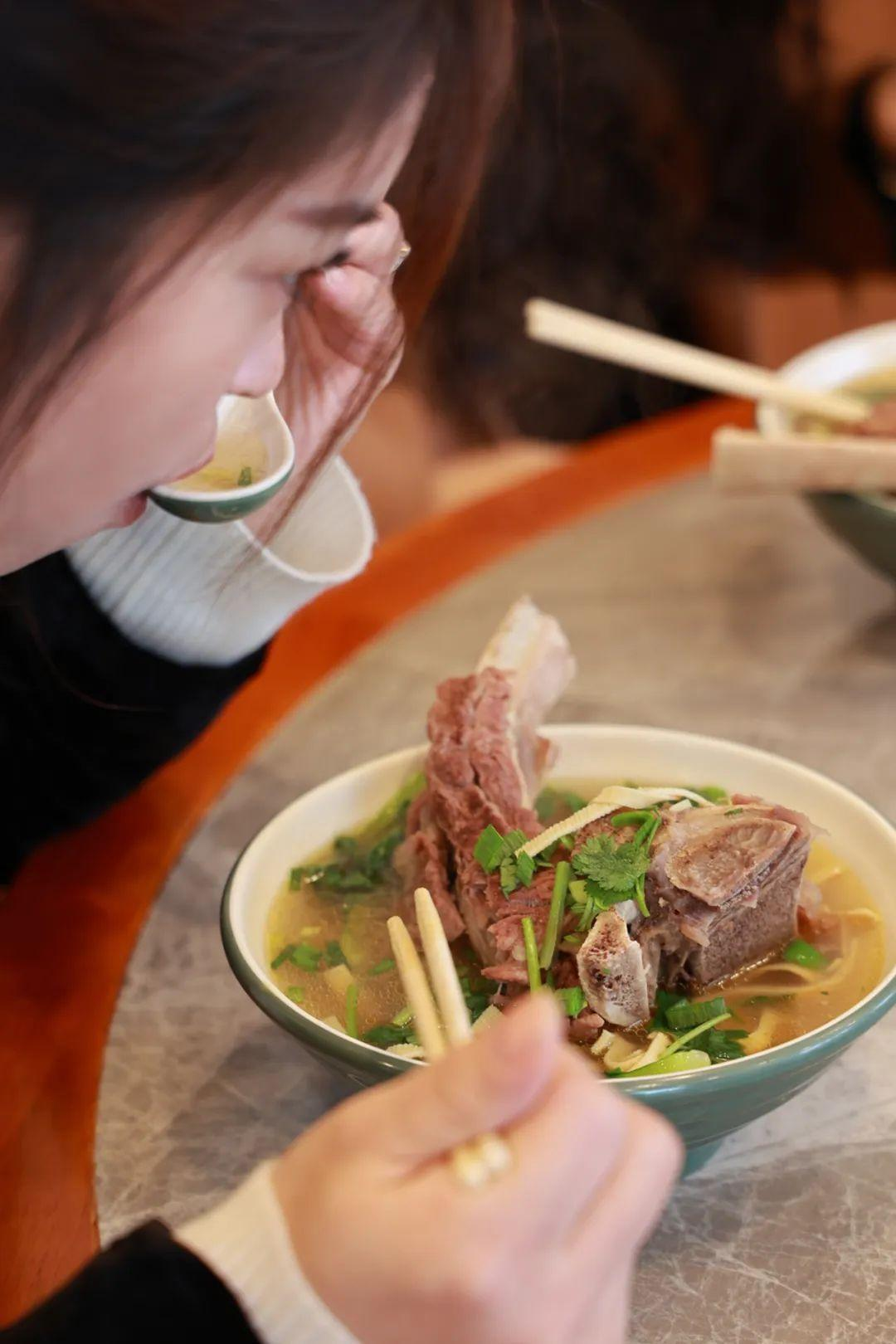 藏不住了！小巷里这几家店龄超10年的“宝藏小店”人气超旺
