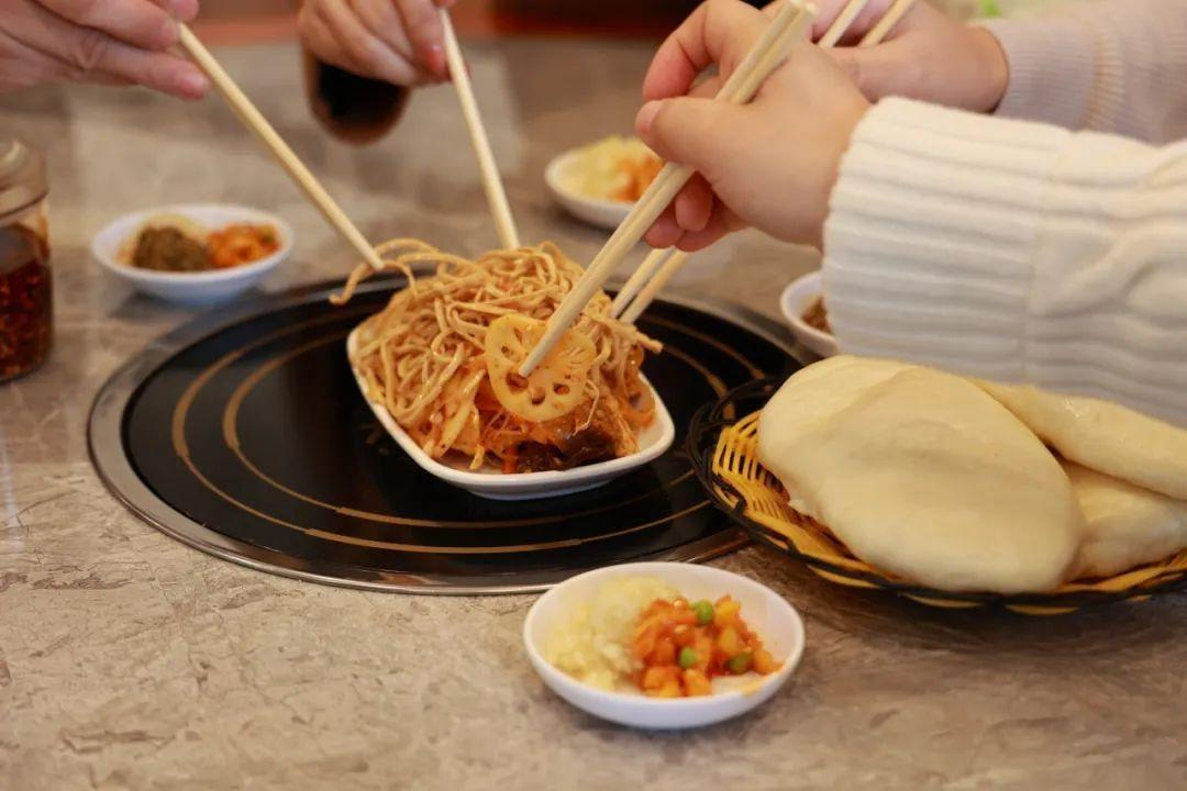 藏不住了！小巷里这几家店龄超10年的“宝藏小店”人气超旺