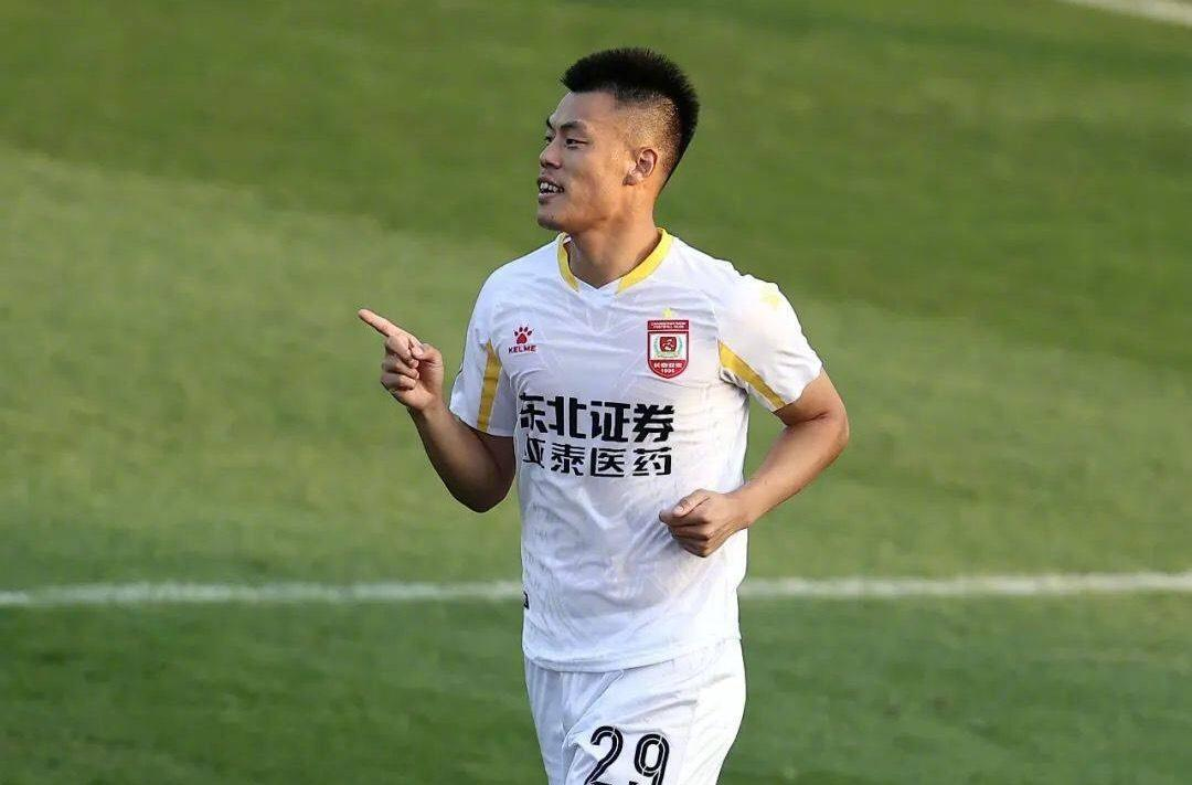 5-2！中超卫冕冠军踢疯了！上海海港距榜首2分，长春亚泰又垫底了