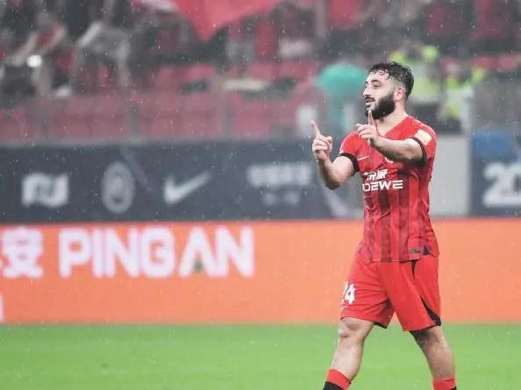 5-2！中超卫冕冠军踢疯了！上海海港距榜首2分，长春亚泰又垫底了