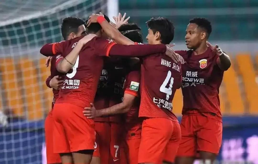 5-2！中超卫冕冠军踢疯了！上海海港距榜首2分，长春亚泰又垫底了