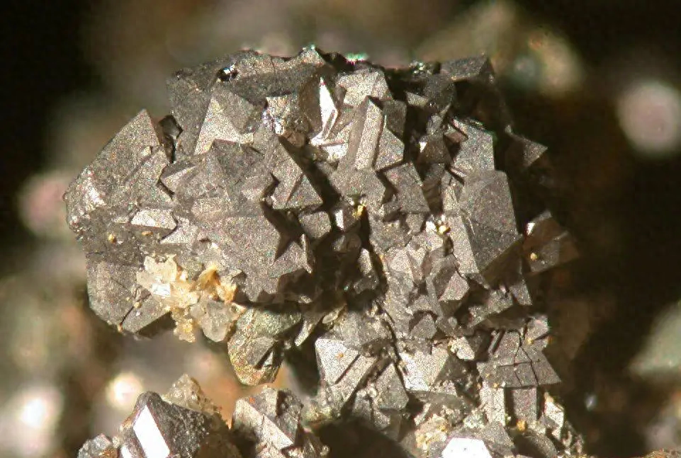 放话驱逐我外交官后，菲律宾喊话中国投资矿产，并搬出美英加抬价