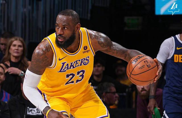 原创            詹姆斯和戴维斯力挽狂澜，湖人绝杀掘金！穆雷伤愈复出，波普受伤提前离场