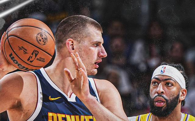 原创            詹姆斯和戴维斯力挽狂澜，湖人绝杀掘金！穆雷伤愈复出，波普受伤提前离场