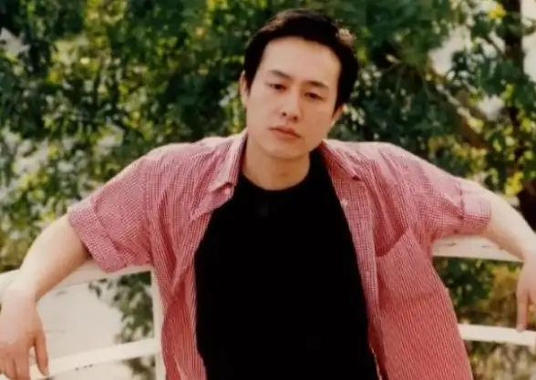 人物 | 建议“彻查”张颂文背后