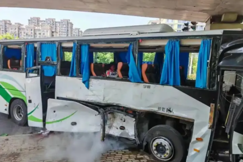 深度｜南通交通事故疑与信号灯故障有关，谁是交通设施养护方？