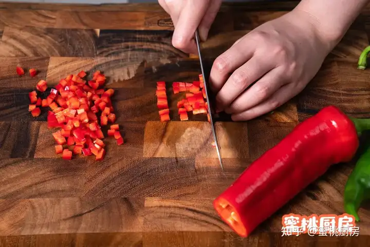 母亲节这天，有哪些适合厨房小白给妈妈做的菜谱推荐？