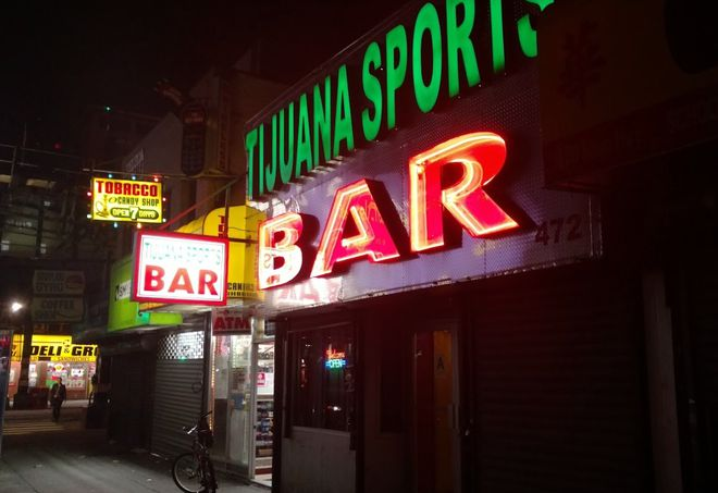 光天化日，纽约妓院竟伪装成华人超市，逼64岁大妈接客...