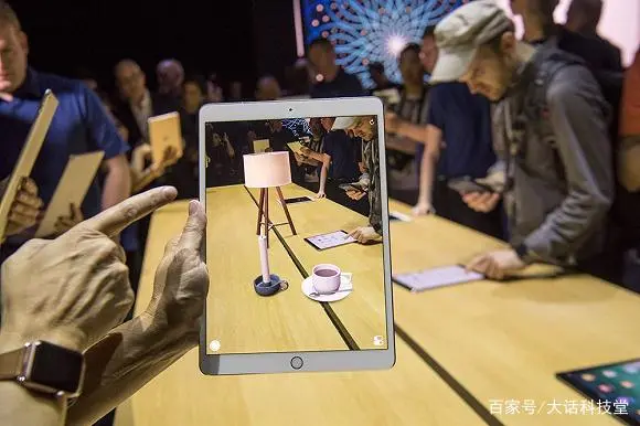 苹果AR眼镜新专利曝光，可采用环顾式流畅导航动作