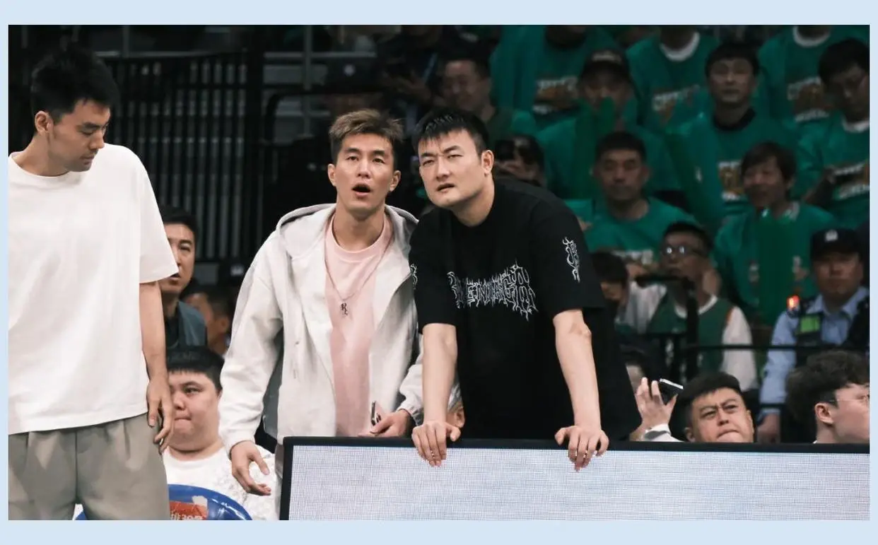 郭艾伦G5主场露面，挥手致意粉丝，逗趣表情抢镜！