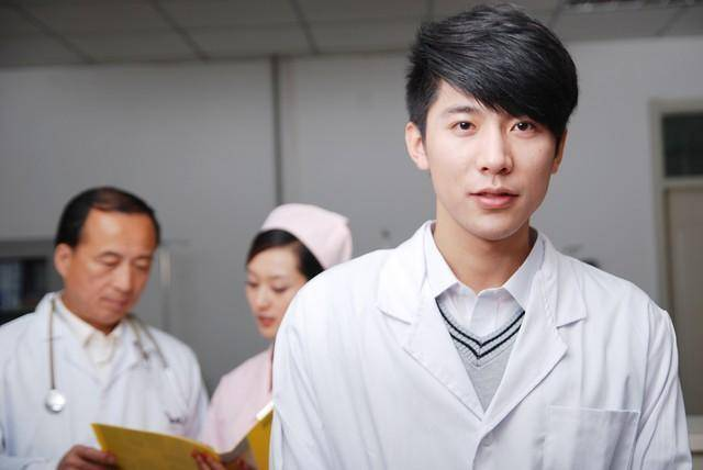 我是男护士，护理一个危重女病人，后来我成了照顾她一生的男人