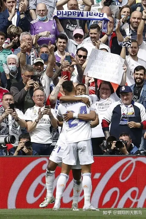 西甲：皇马4-0胜西班牙人 队史第35次夺冠 安帅创纪录 本泽马破门