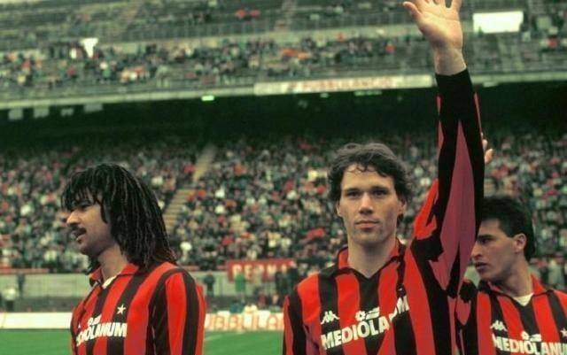 「资料」AC米兰1988-1989赛季夺得首届意大利超级杯+意大利杯战绩