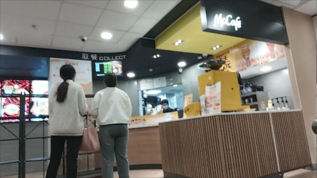 卧底麦当劳两家餐厅：篡改食品保质期标签，内部品质标准只在检查时执行