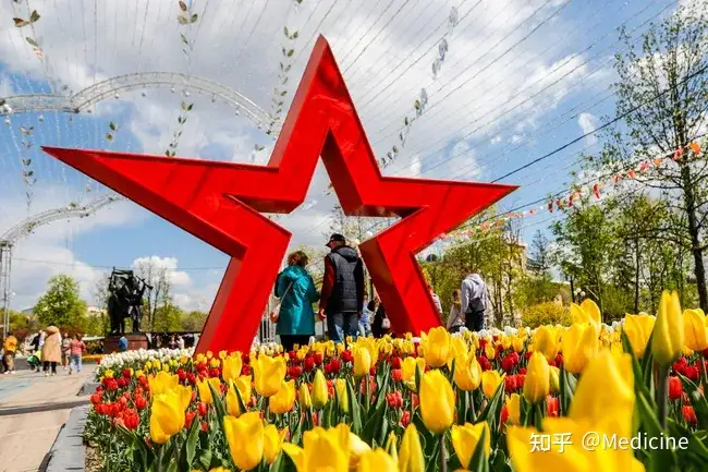 一个多月来，别尔哥罗德地区一直受到持续的炮击。当地人越来越害怕战争，正在寻找 "纳粹挑衅者" Meduza和7×7报道