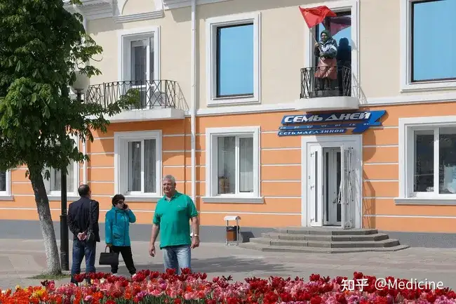 一个多月来，别尔哥罗德地区一直受到持续的炮击。当地人越来越害怕战争，正在寻找 "纳粹挑衅者" Meduza和7×7报道