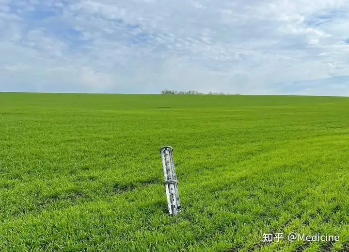 一个多月来，别尔哥罗德地区一直受到持续的炮击。当地人越来越害怕战争，正在寻找 "纳粹挑衅者" Meduza和7×7报道