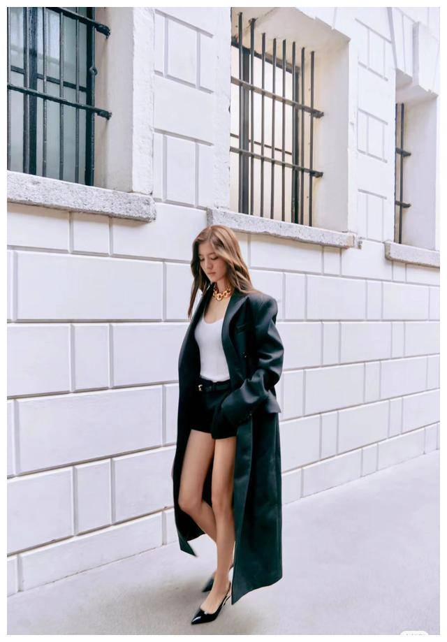 吴千语晒出最新近照，我的风格，别具韵味