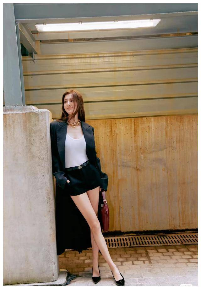 吴千语晒出最新近照，我的风格，别具韵味