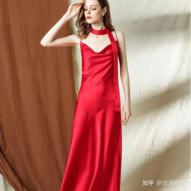 郭晶晶低调出席活动 穿丝缎材质自带贵气 朴素中彰显“女王”范