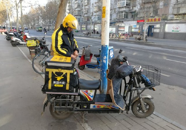 各地严查电动车，千万辆“外卖车”该怎么办？行内人提出3个建议