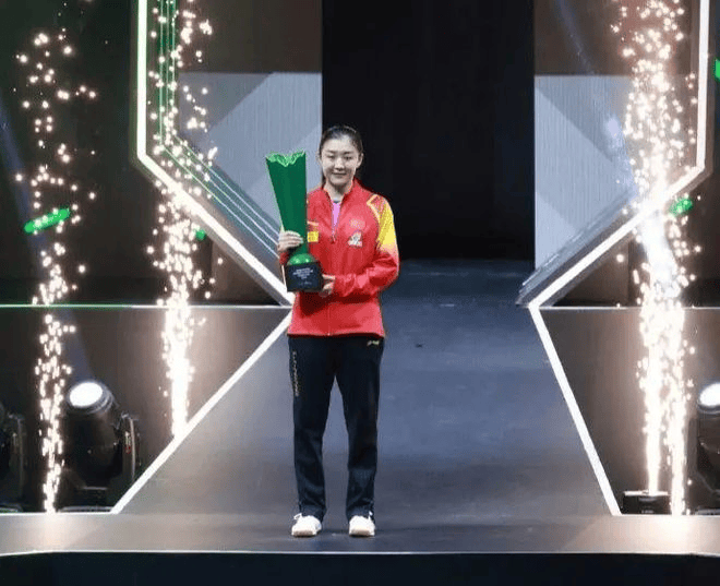 力挺王曼昱引争议，张雪峰：没有你，早就没有什么霸主了，能不能单打无所谓