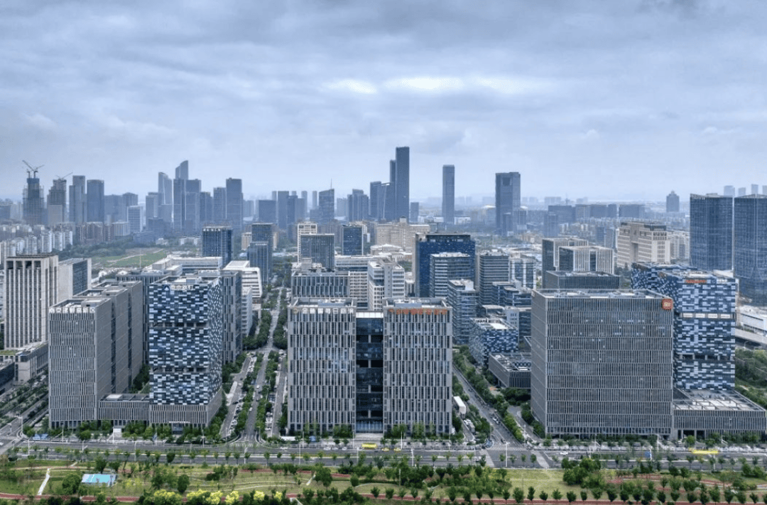 “很好的卖房换房机会”，继拟“买房送户口”之后，南京再出政策刺激购房需求