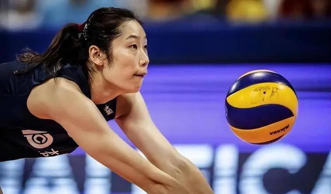 世联赛：中国女排首战告捷！蔡斌用人执教一意孤行，主攻手惹争议