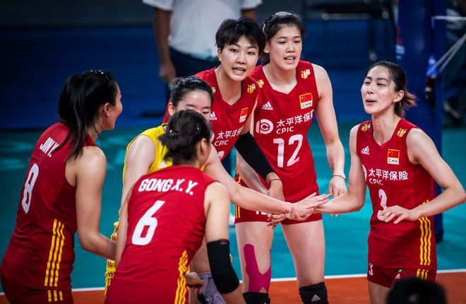 世联赛：中国女排首战告捷！蔡斌用人执教一意孤行，主攻手惹争议