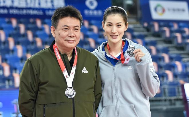 世联赛：中国女排首战告捷！蔡斌用人执教一意孤行，主攻手惹争议