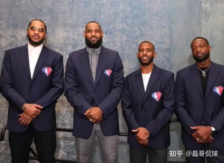 詹姆斯晒出多年合照，球迷们瞬间泪目，这是我们逝去的青春啊！