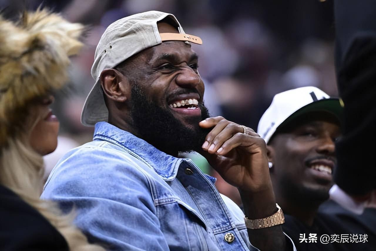 詹姆斯现身骑士主场，名记曝料他真实目的，十年前他曾这么干过