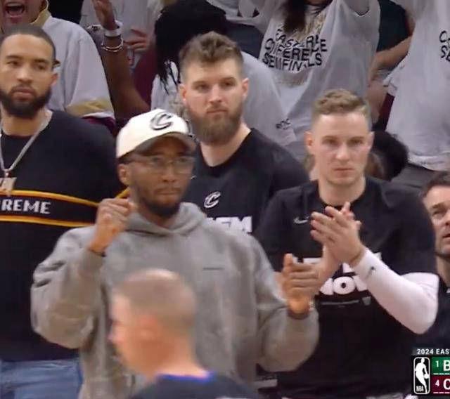 原创            骑士失利在即！詹姆斯观战提前离场