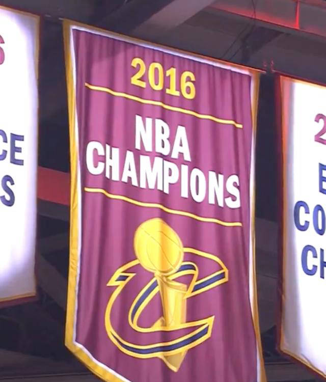 原创            骑士失利在即！詹姆斯观战提前离场