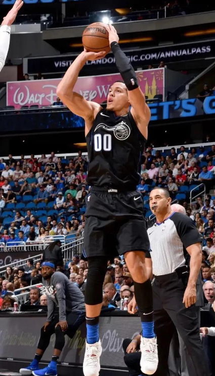 掘金队力挫森林狼，爱德华兹刷新纪录，篮球比赛还是团队的荣耀