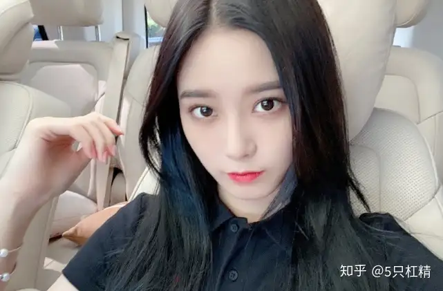 黄子韬和徐艺洋似情侣CP，徐艺洋自拍，黄子韬直男回复：抽风？